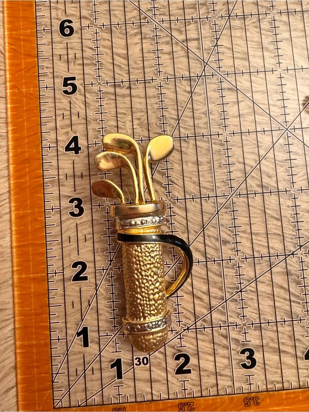 Gold and Black Women's Golf Bag Brooch - Stylish Sports Accessory